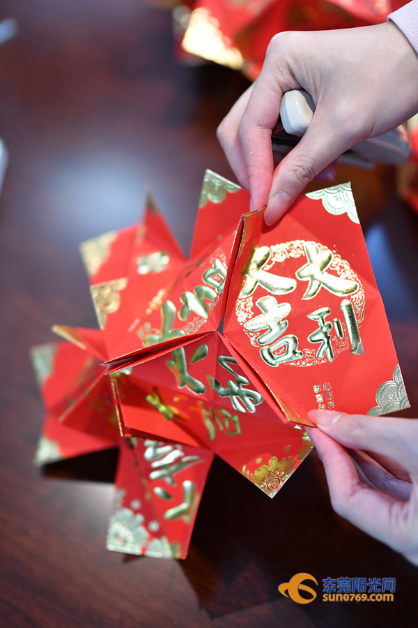 太好看了！小编教你用红包做灯笼闹元宵