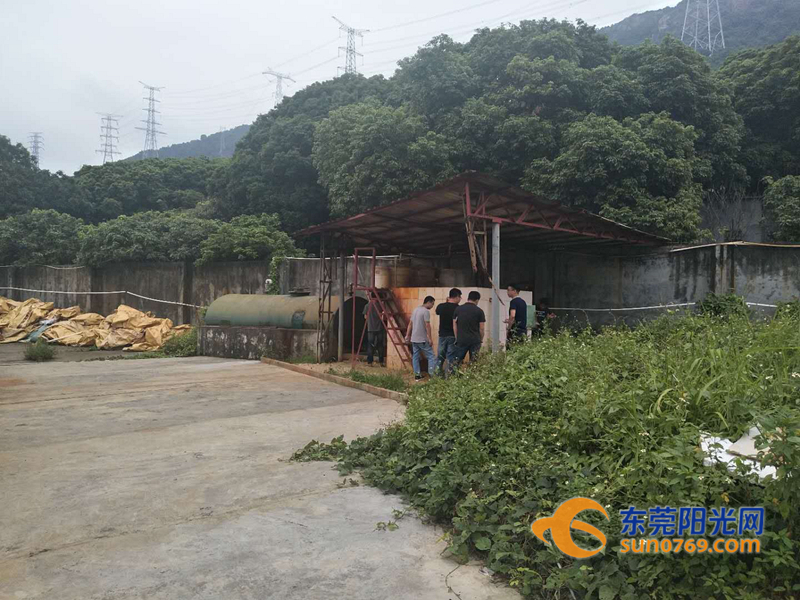 环保部门巡查工厂废水排放情况 樟木头多家企业被抓现行
