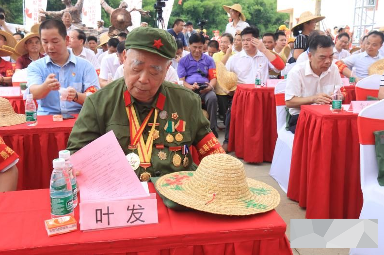 东江纵队老战士叶发心系家乡情系党