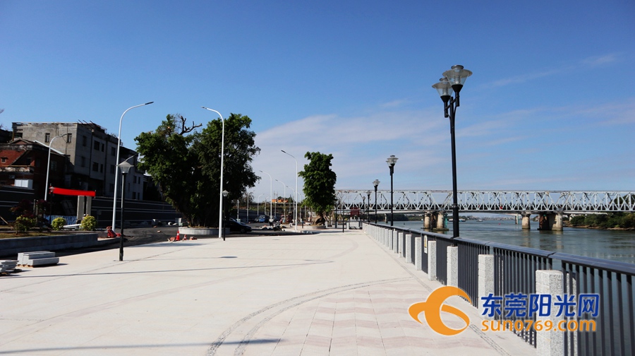 石龙这个公园观光功能雏形已具施工方提醒进内游玩要注意安全