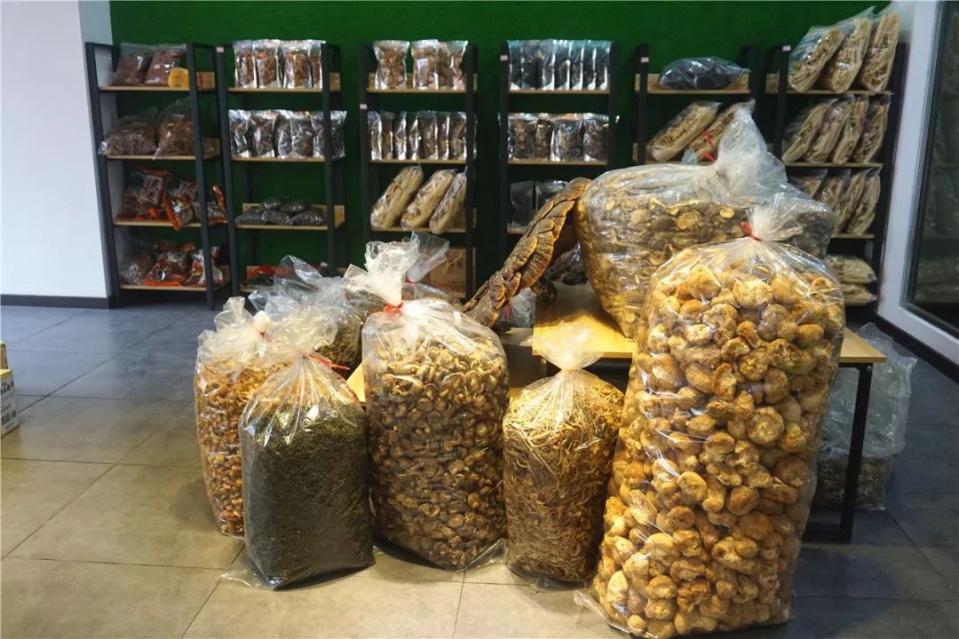 上饶县零食批发：轻松满足你的味蕾