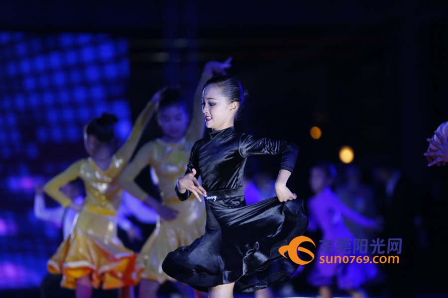 春之圆舞曲2020年东莞市新年舞会华丽落幕市民热舞迎新年