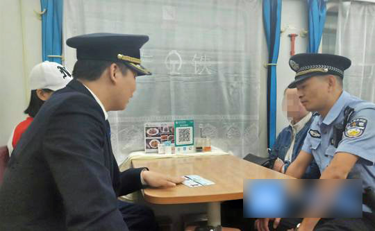 由兰州西开往东莞东的k778次列车运行至兰州站,7号车厢列车员肖政锌在