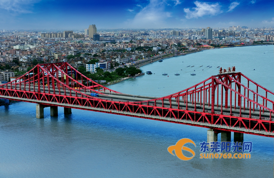 新闻早班车高温黄色预警生效最高气温将达35度左右