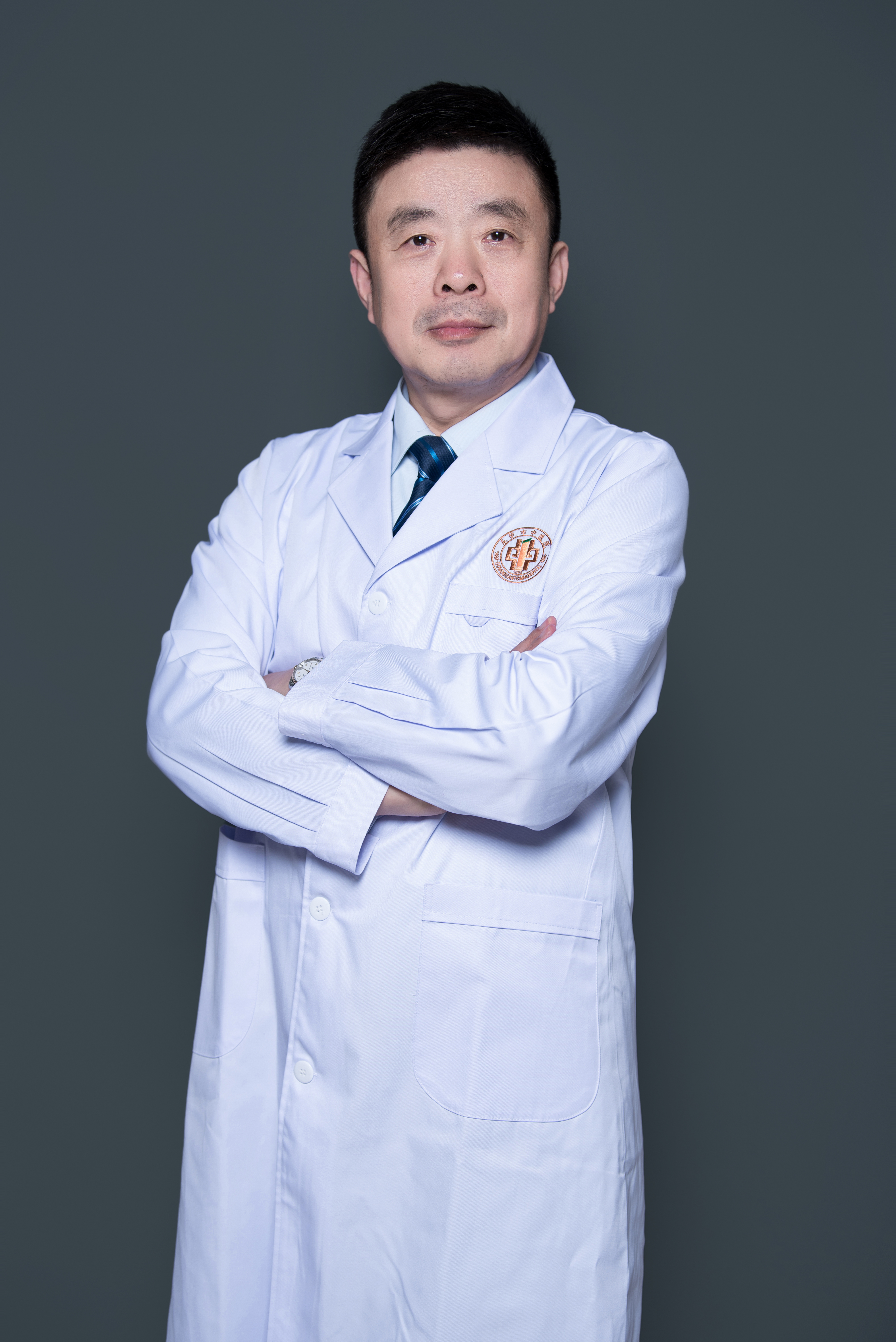 近日,周爱军中医工作室从中医角度分析疫情,提炼出防治疫病四方五法