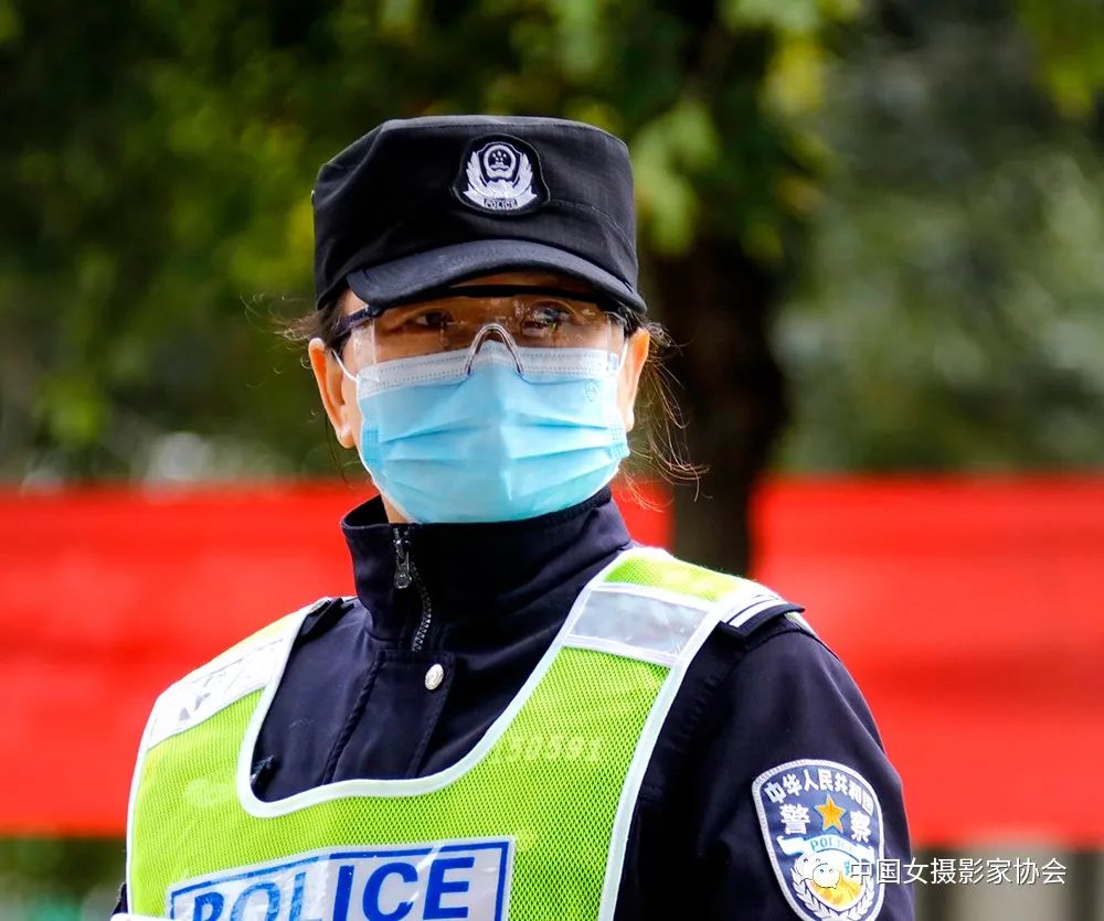 疫情之下东莞女摄影人用镜头记录一个个动人瞬间