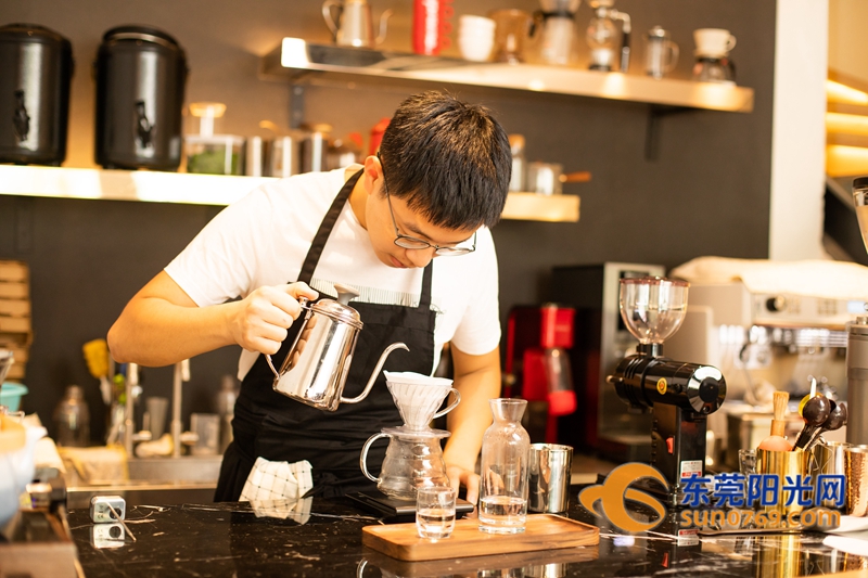 冲咖啡 青年创业 (1).jpg