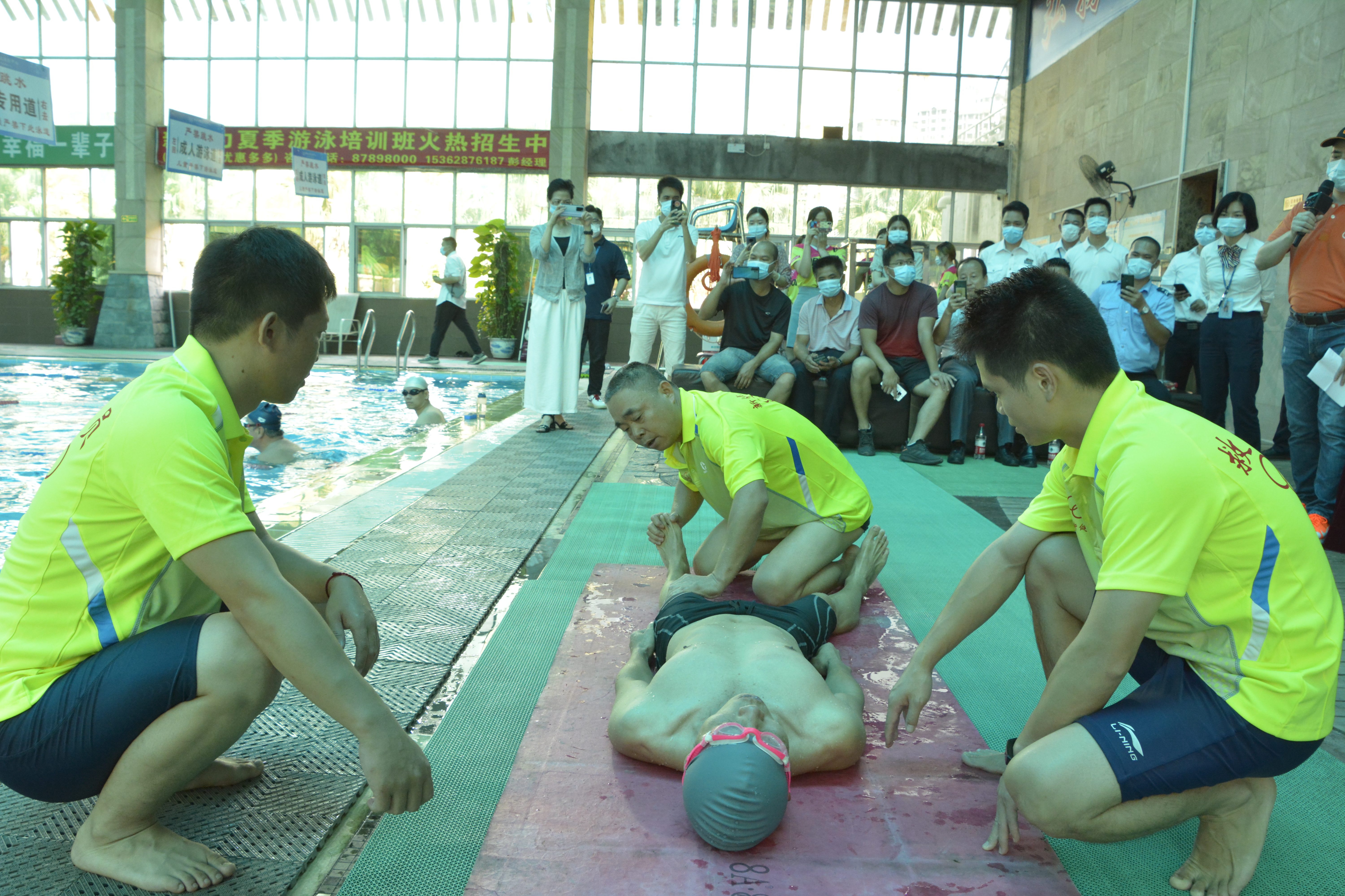 清溪开展游泳池安全救生应急演练