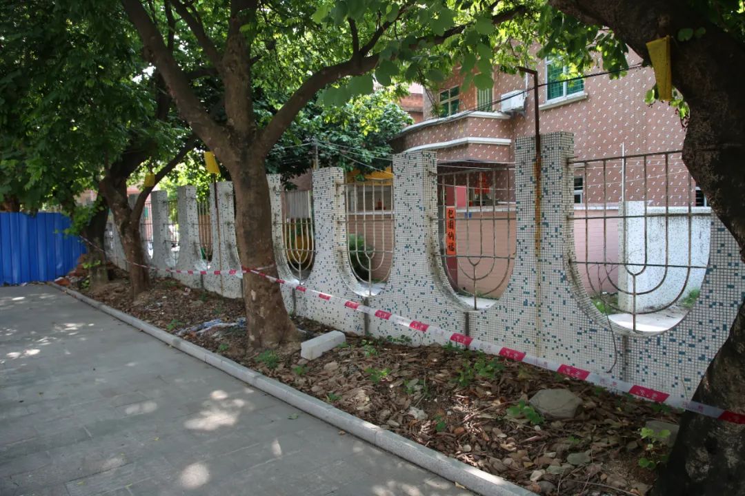 校园围墙设计老旧据了解,学校的景观设计是要以人为本,安全为前提