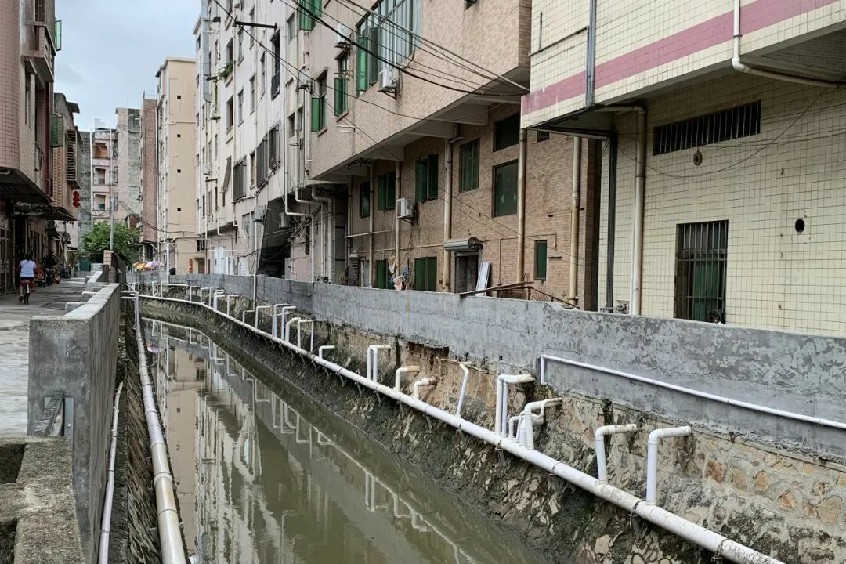 大朗镇蔡边村集中清理排渠两岸违建物案例