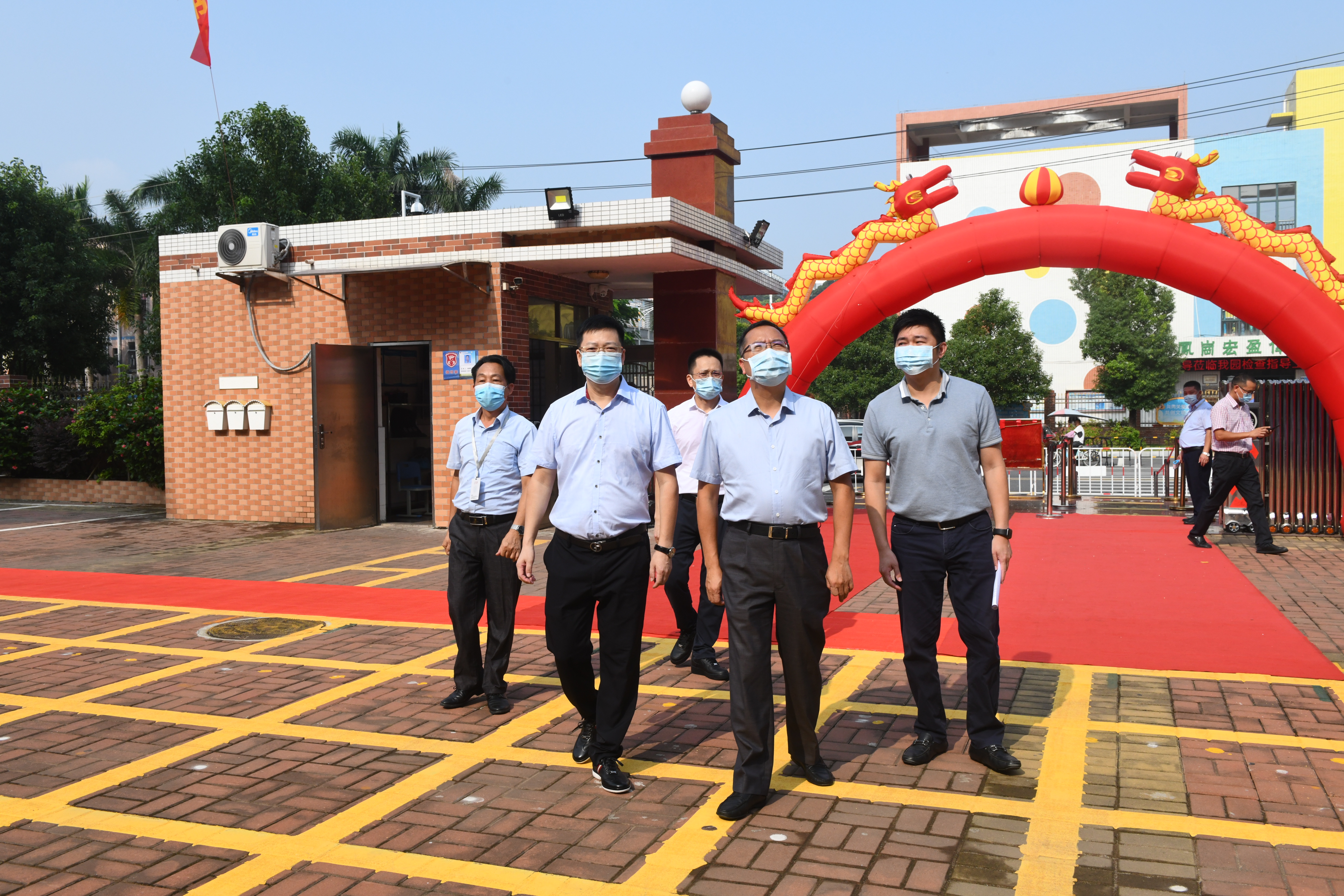 以新气象迎接新学年,凤岗检查指导开学工作