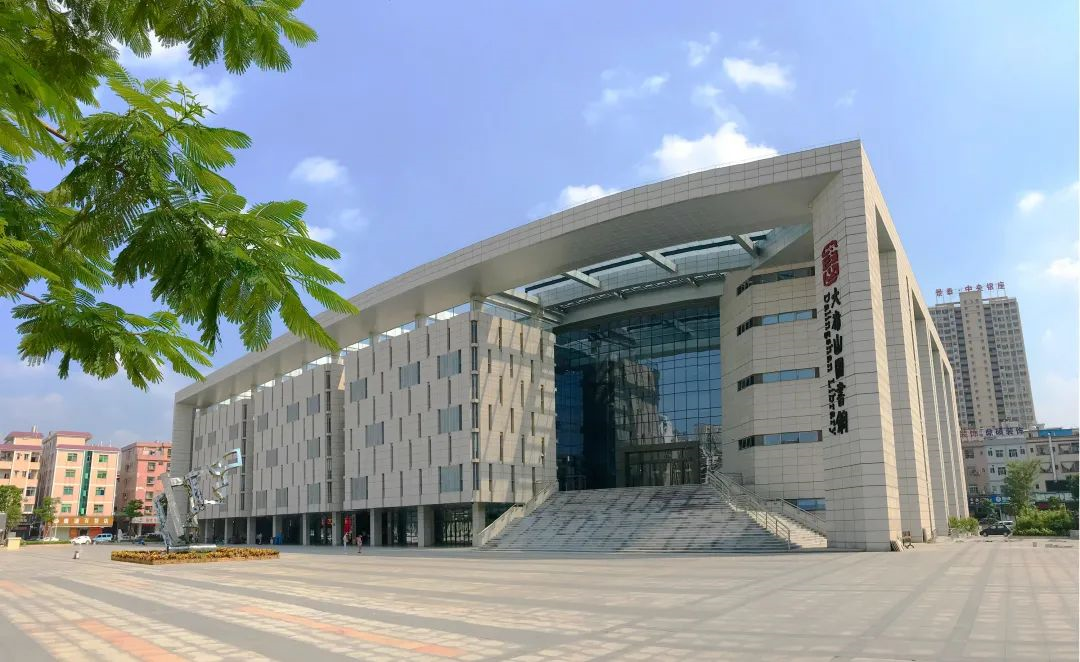 大岭山图书馆成立一周年啦!