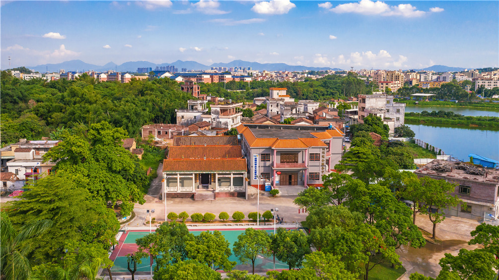 企石:"走向我们的小康生活"主题摄影展在文化中心展出