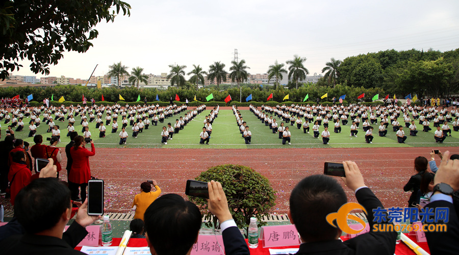 东城朝晖学校第十八届校运会开幕,师生们超会玩