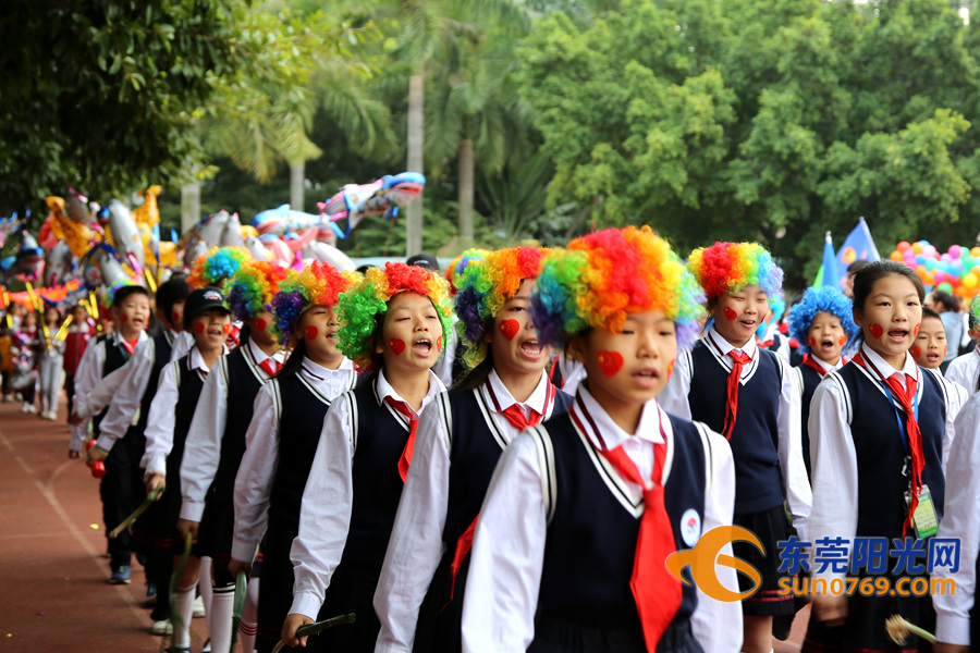 东城朝晖学校第十八届校运会开幕,师生们超会玩