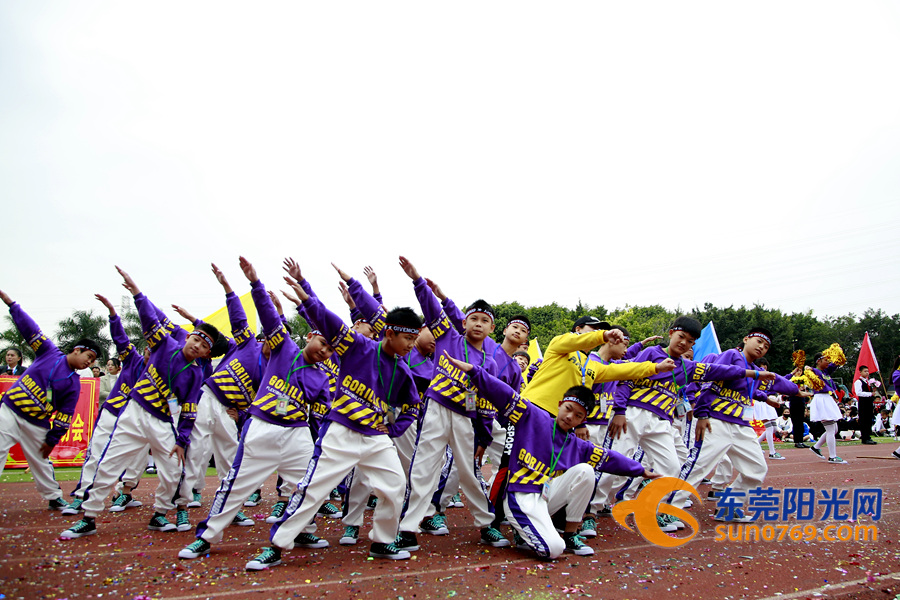 东城朝晖学校第十八届校运会开幕,师生们超会玩