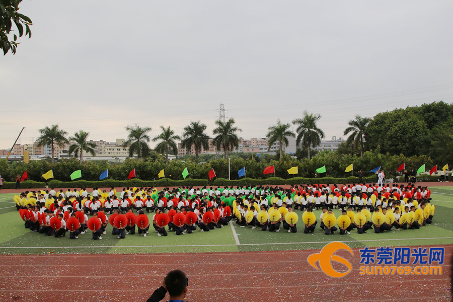 东城朝晖学校第十八届校运会开幕,师生们超会玩