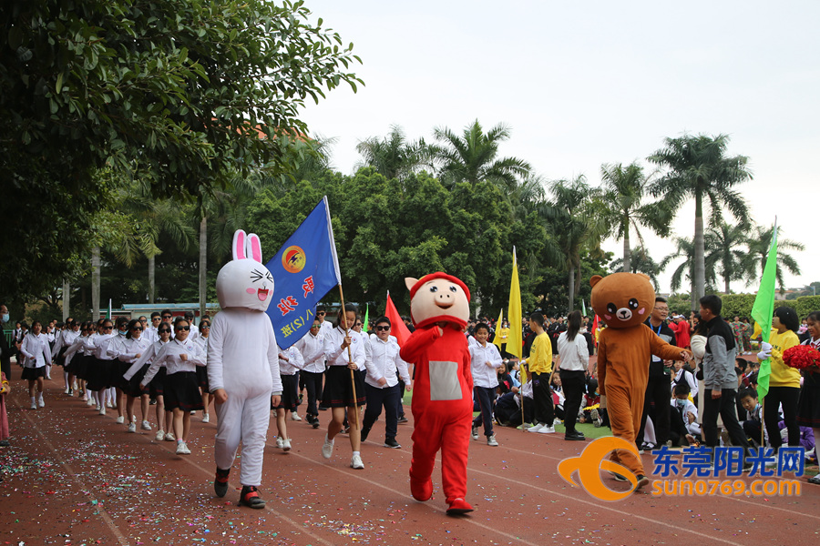 东城朝晖学校第十八届校运会开幕,师生们超会玩