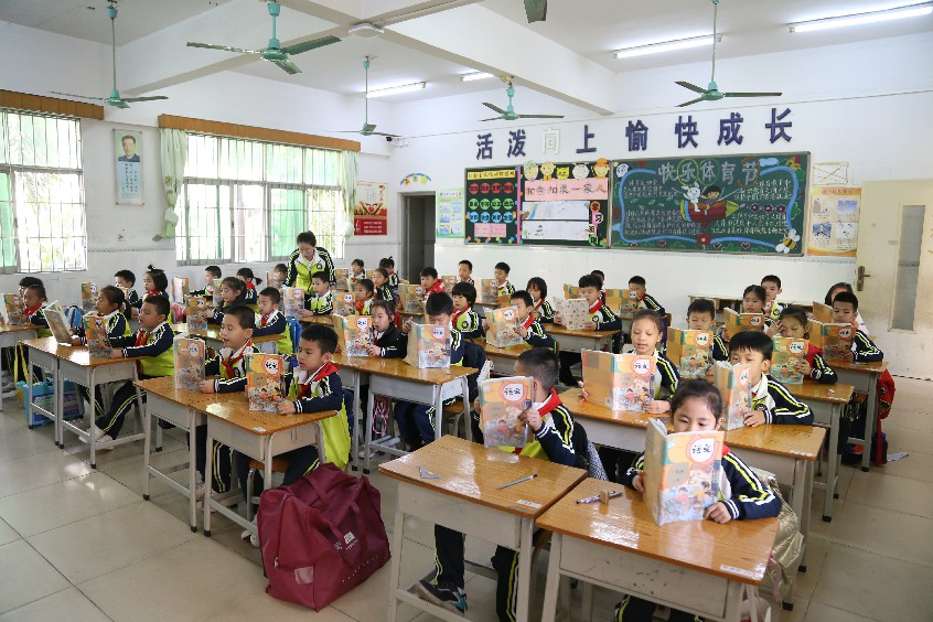 大朗镇实验小学教育集团三星小学举行揭牌仪式