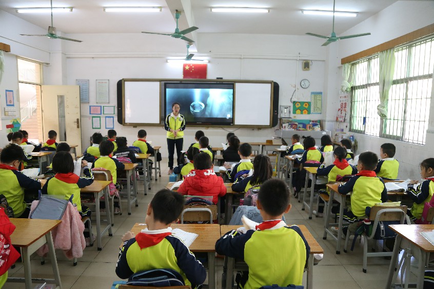 大朗镇实验小学(教育集团)三星小学举行揭牌仪式