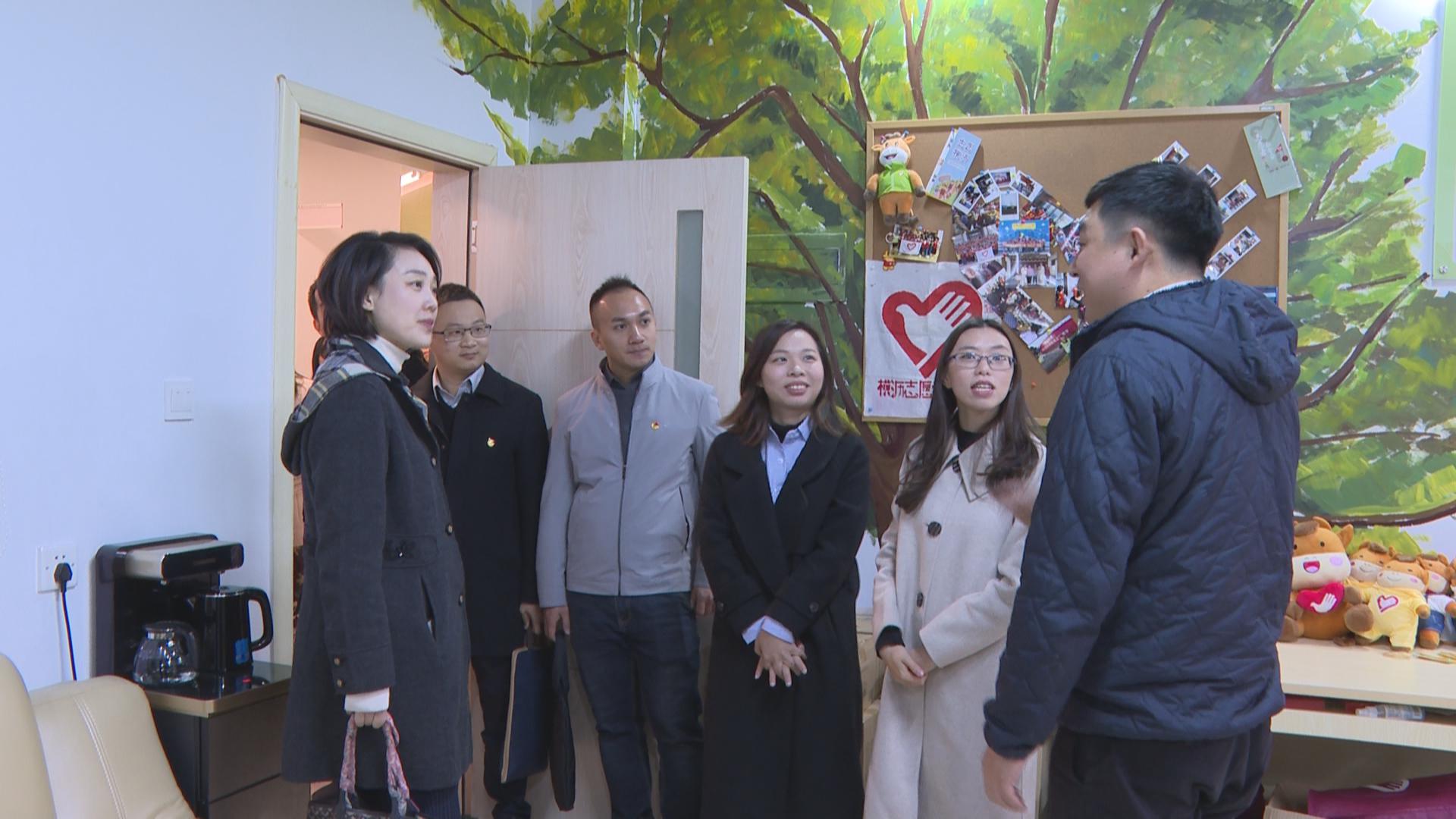 曲艺中心,半仙山边角花园及益企啡吧等地,实地了解横沥镇在依托新时代